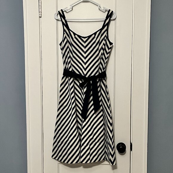 Talbots shoreline chevron striped dress navy size 8 petite preppy nautical - Picture 2 of 10